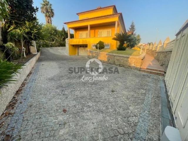 Moradia T4 em Ribeirão
