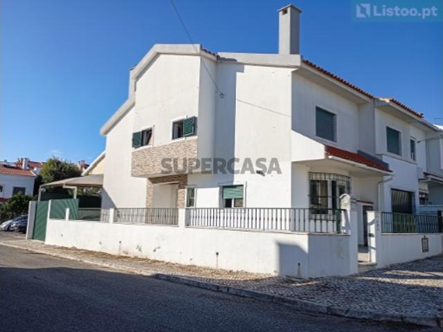 Moradia T4 em Rio de Mouro