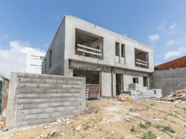 Moradia T4 em São Domingos de Rana