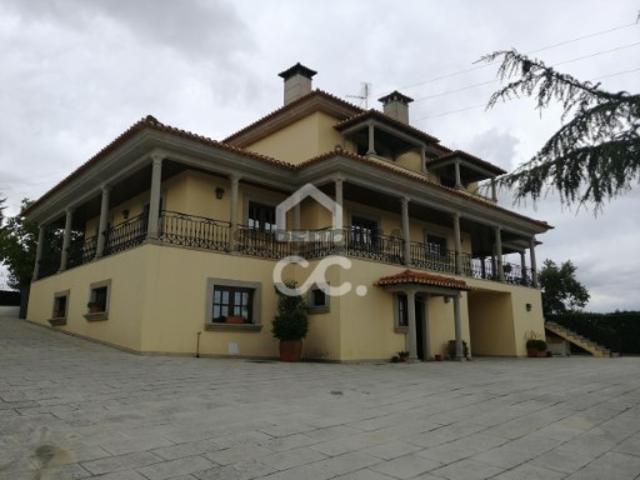 Moradia T4 em Santa Maria Maior