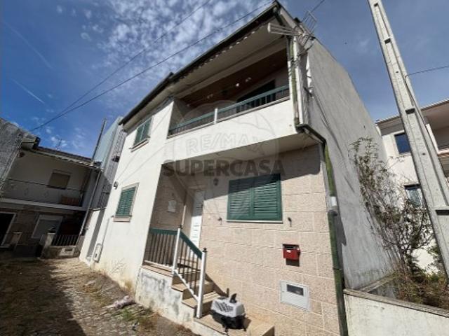 Moradia T4 em Santa Maria Maior