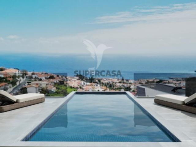 Moradia T4 em Santa Maria Maior