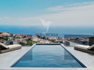 Moradia T4 em Santa Maria Maior