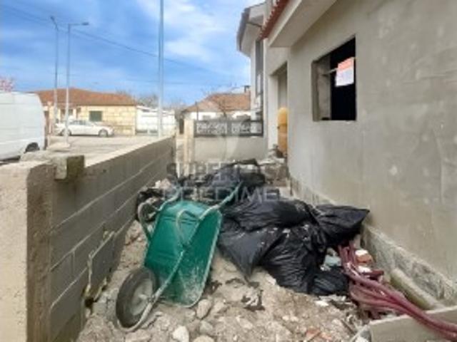 Moradia T4 em Santa Maria Maior