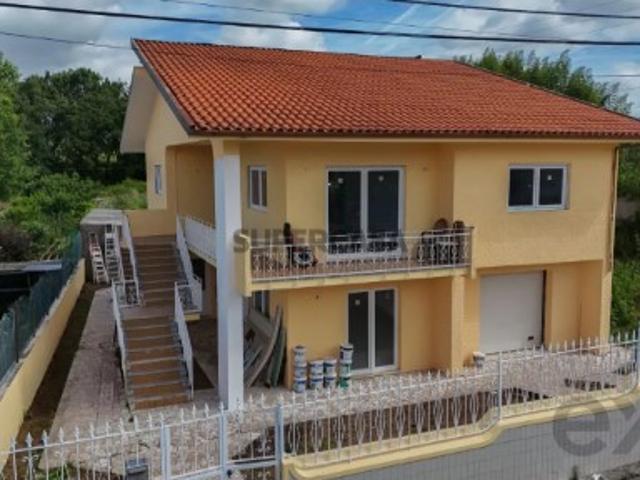 Moradia T4 em Santa Maria de Lamas