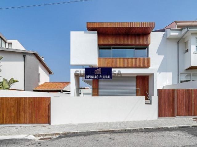 Moradia T4 em Santa Marinha