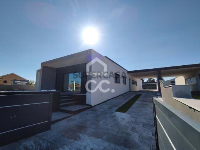 Moradia T4 em Santa Cruz/Trindade e Sanjurge