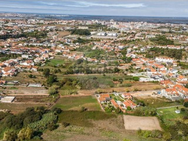 Moradia T4 em Santa Joana