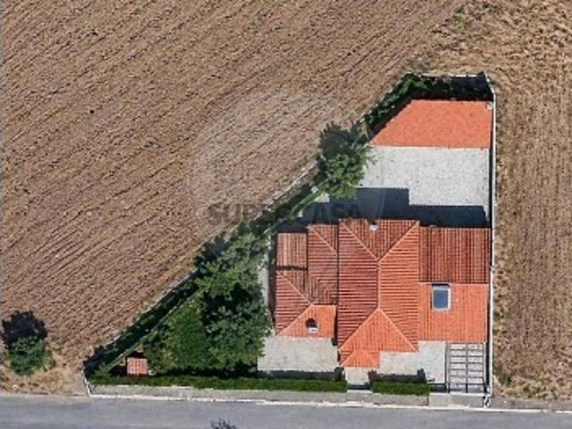 Moradia T4 em Santiago Maior e São João Baptista