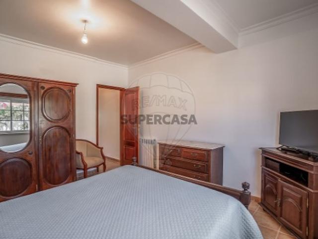Moradia T4 em Santo Onofre e Serra do Bouro