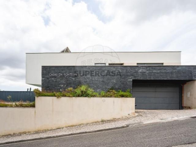 Moradia T4 em Santo Antão e São Julião do Tojal