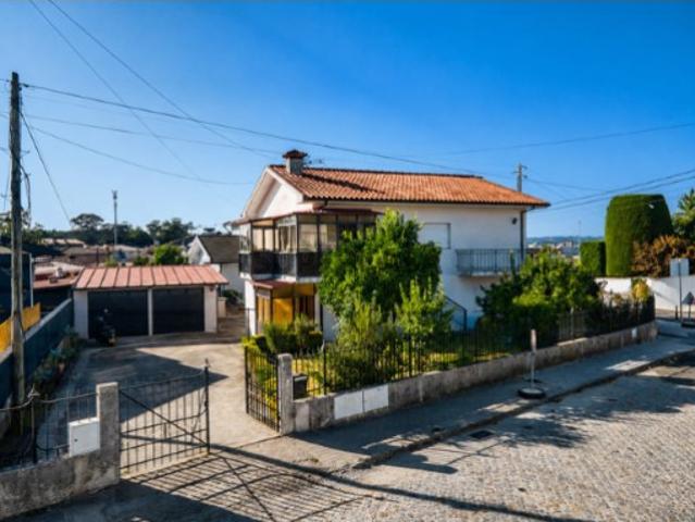 Moradia T4 em Santo Tirso, Couto S.Cristina e S.Miguel e Burgães
