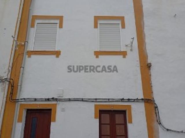 Moradia T4 em Sé e São Lourenço