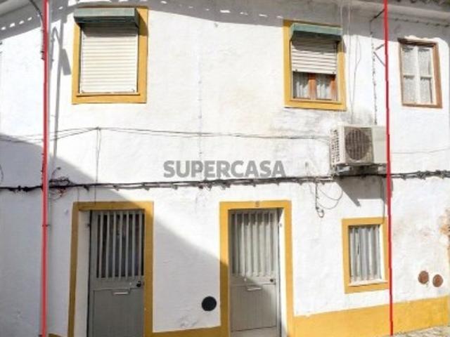 Moradia T4 em Sé e São Lourenço