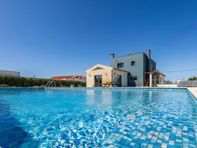 Moradia T4, em Sintra/Assafora, piscina e terreno de 3.720m2