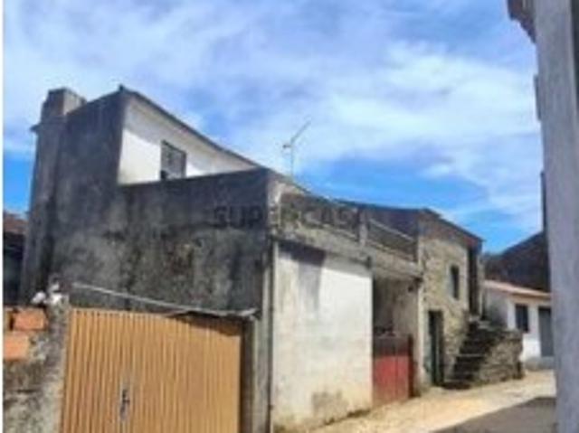 Moradia T4 em Sobreira Formosa e Alvito da Beira
