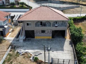 Moradia T4 em Benlhevai