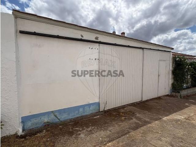 Moradia T4 em Trigaches e São Brissos