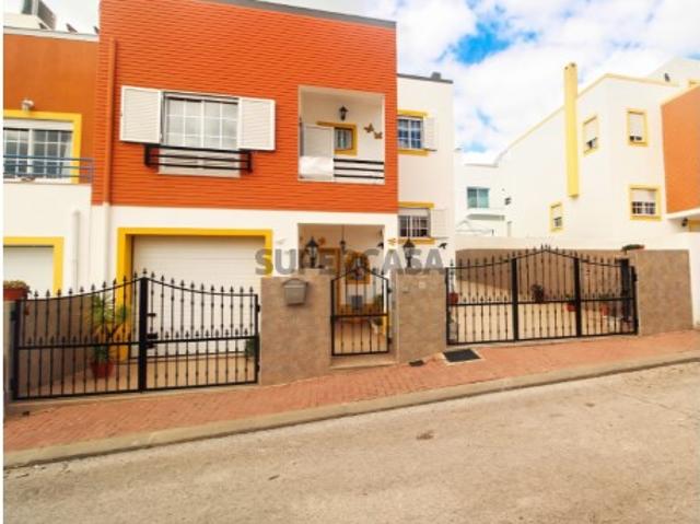 Moradia T4 em Urbanização Tranquila, em Tavira