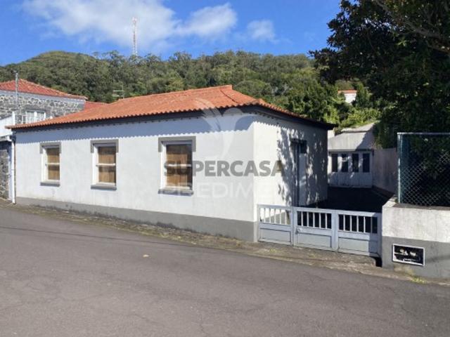 Moradia T4 em Urzelina São Mateus