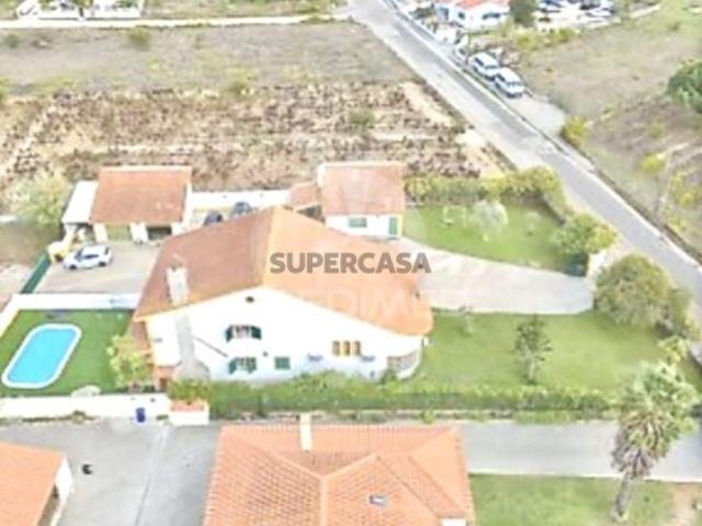 Moradia T4 em Vale de Santarém