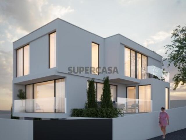 Moradia T4 em Vialonga com Vista Rio
