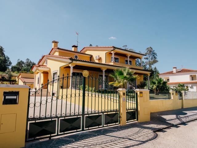 Moradia T4 em Vil de Matos