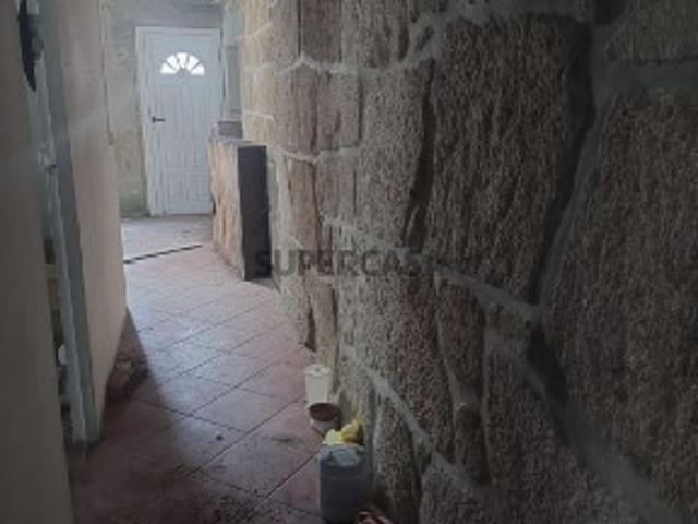 Moradia T4 em Vila e Roussas