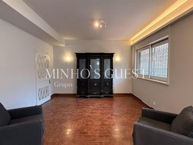 Moradia T4 + Escritório c/ Garagem pronta habitar Braga Centro