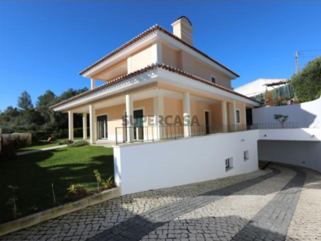 Moradia T4 Familiar de Sonho em Sintra Vista Única sobre o Património e a Natureza