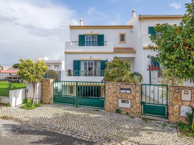 Moradia T4 | Faro | Garagem | Zona Exterior