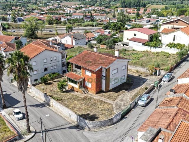Moradia T4 | Garagem + Terraço | 5 Min. Do Centro De Coimbra 310m² São Martinho do Bispo e de Ribeira de Frades