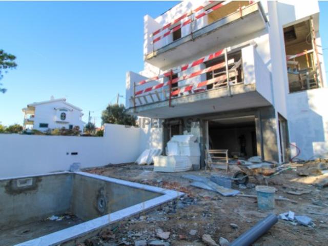Moradia T4 Geminada com piscina na Sobreda