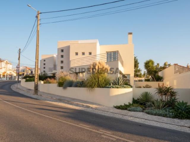 Moradia T4 Geminada para Remodelação | Fração A | Lote de 1.180 m²