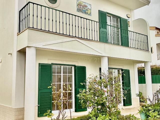 Moradia T4 Isolada, 2 Pisos + Sótão Pé Direito Garagem Churrasqueira Jardim com potencial para Piscina