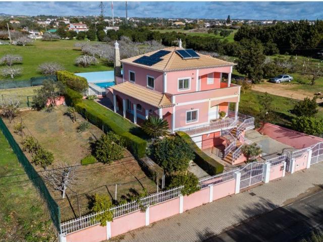 Moradia T4 Independente com Jardim, Piscina e Garagem Vila. 0m² Vila Nova De Cacela