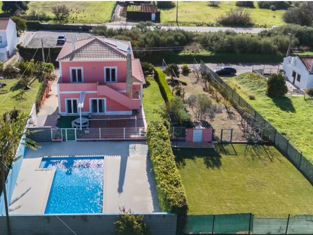 Moradia T4 Independente com Jardim, Piscina e Garagem Vila Nova de Cacela