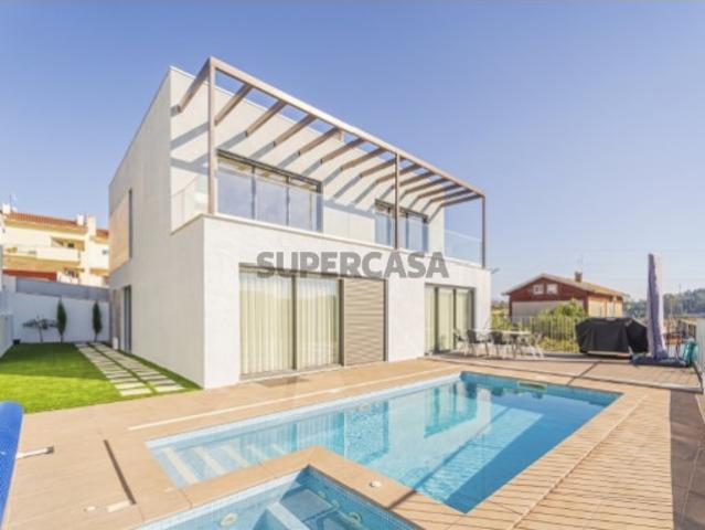 Moradia T4 independente com Piscina na Quinta da Portela Coimbra