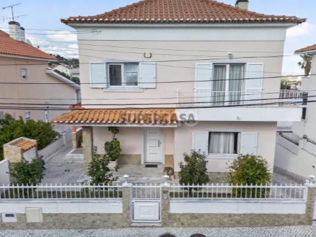 Moradia T4 Independente no Bairro do Sol Nascente