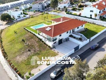 Moradia T4 Individual 2024 com 3.150m2 de Terreno Piscina, Campo de Futebol e Vista de Pôr do Sol