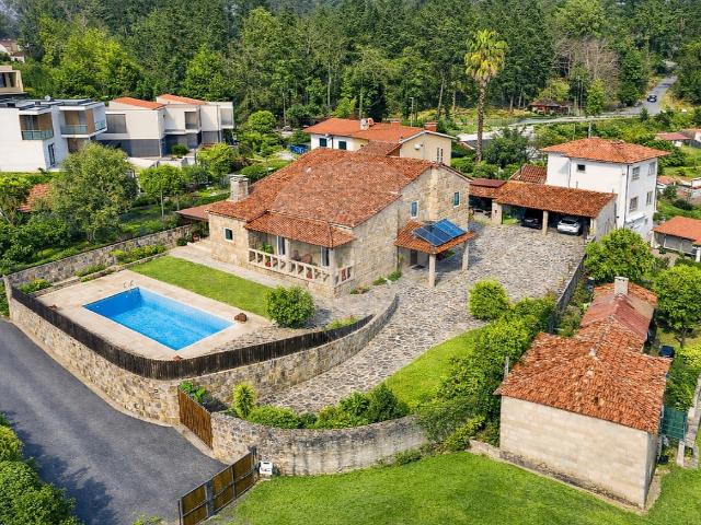 Moradia T4 Individual com Piscina Junto ao centro da vila. 0m² Refojos de Basto, Outeiro e Painzela