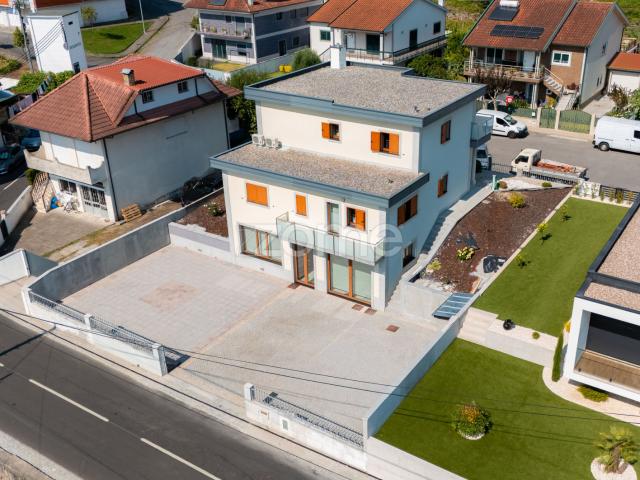 MORADIA T4 INDIVIDUAL NO CORAÇÃO DA CIDADE DE FAFE | ZONA DA PEGADINHA