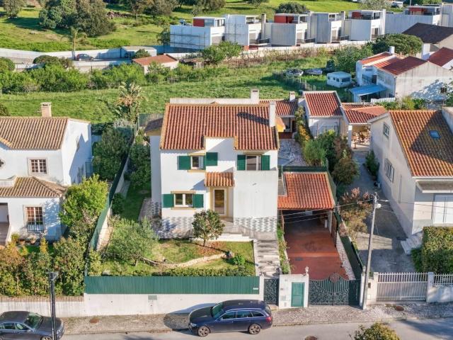 Moradia T4 isolada com piscina 172m² Castelo Sesimbra