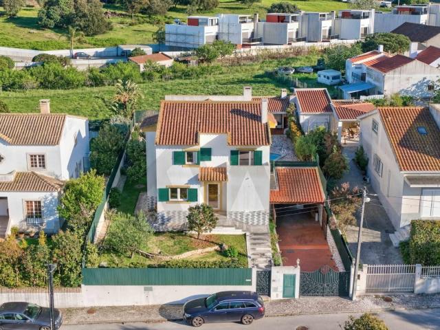 Moradia T4 isolada com piscina 172m² Castelo Sesimbra