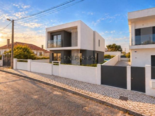 Moradia T4 Isolada com Piscina, 2 pisos, Pinhal do General