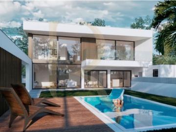 Moradia T4 isolada com piscina, churrasqueira e garagem na A. 221m² Charneca De Caparica
