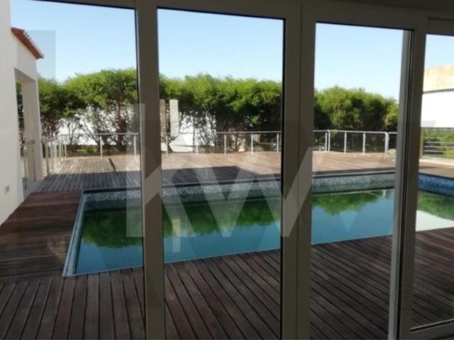 Moradia T4 isolada com piscina privativa e jardim Belas Clube Campo Sintra