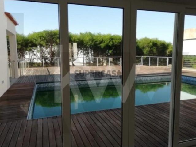 Moradia T4 isolada com piscina privativa e jardim Belas Clube Campo Sintra