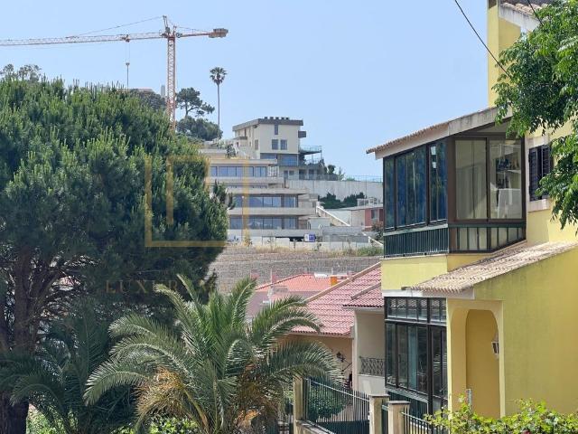 Moradia T4 Isolada com Potencial de Remodelação e Piscina no. 162m² Cascais e Estoril