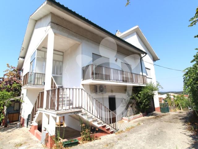 Moradia T4 em Condeixa com terreno e poço